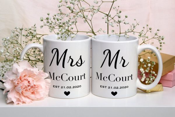 Personalised Mr & Mrs Mugs, Personalised Wedding Gift, Personalised Couple Mugs - Mr and Mrs Gift